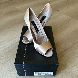 STEVEN by Steve Madden Morela Pump